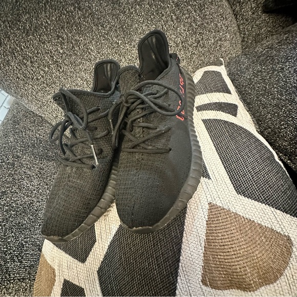 Men’s size 10 Adidas Yeezy Sneakers SPLY-350 Boost V2 Black and Red - Picture 7 of 13